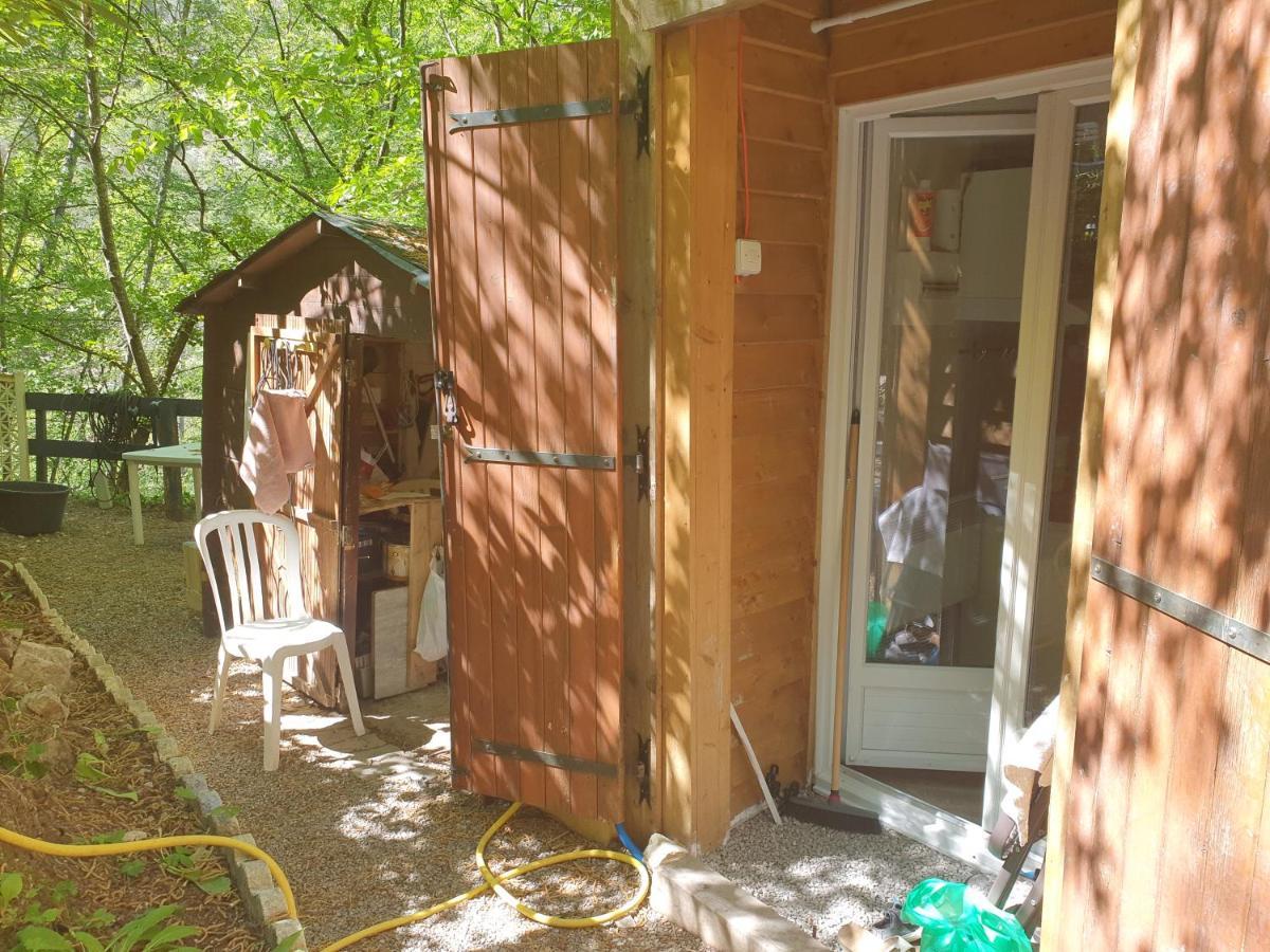 Gasthaus Chalet Type Studio De Charme Avec Jacuzzi Touet-de-l'Escarene Exterior foto