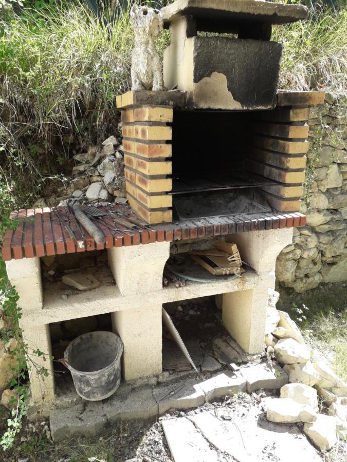 Gasthaus Chalet Type Studio De Charme Avec Jacuzzi Touet-de-l'Escarene Exterior foto